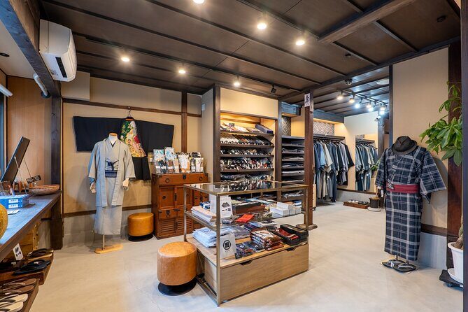 Men's Kimono Lesson and Shopping in Kyoto - Why This Experience is Worth Considering