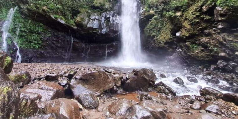 merapi-volcano-4wd-jeep-tour-and-kedung-kayang-waterfall