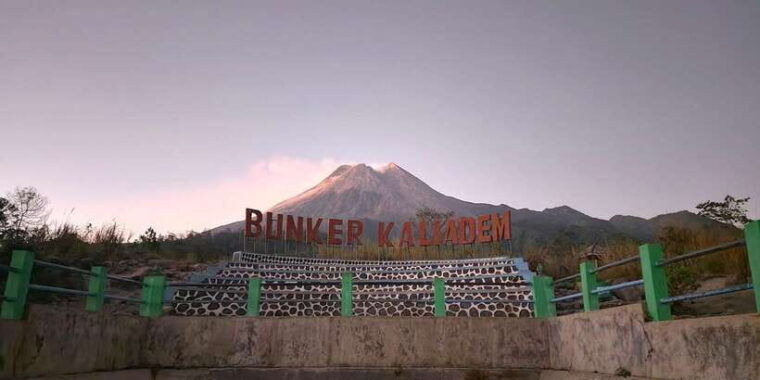 merapi-volcano-4wd-jeep-tour-and-kedung-kayang-waterfall