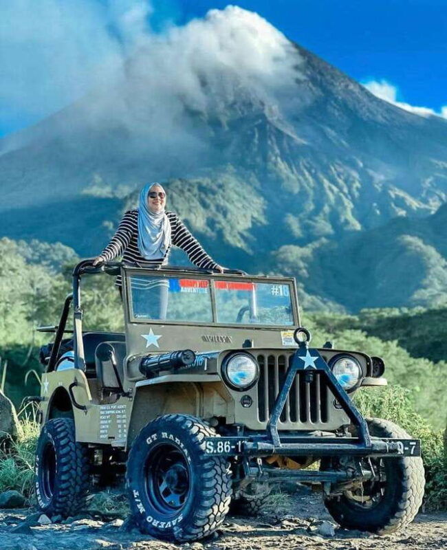 merapi-volcano-sunrise-with-4wd-jeep-and-step-on-cold-lava