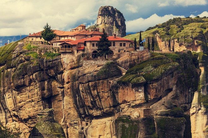 mercedes-private-full-day-tour-to-meteora-thermopylae-delphi
