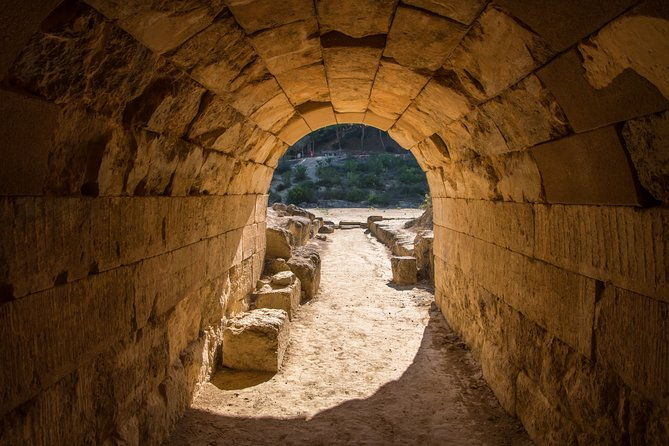 mercedes-private-tour-corinth-canal-ancient-nemea-wine-tasting
