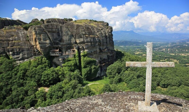 meteora-hiking-tour-with-local-guide-and-monastery-visit-3