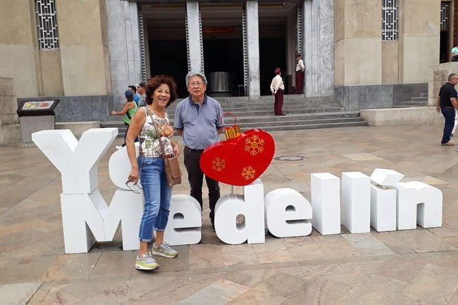metro-tour-fernando-boteros-botanic-garden-and-santo-domingo