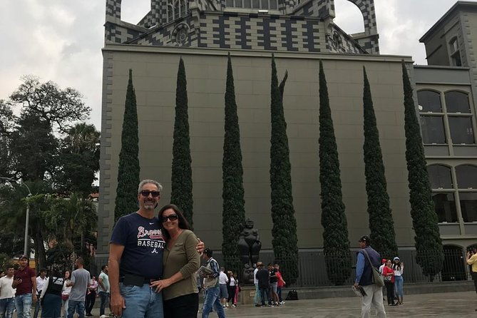 metro-tour-fernando-boteros-botanic-garden-and-santo-domingo
