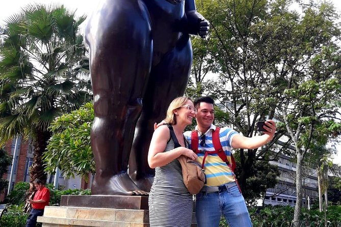 metro-tour-fernando-boteros-botanic-garden-and-santo-domingo