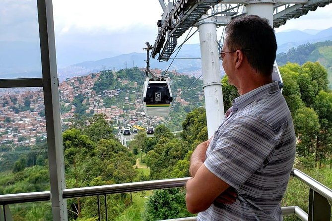 metro-tour-fernando-boteros-botanic-garden-and-santo-domingo