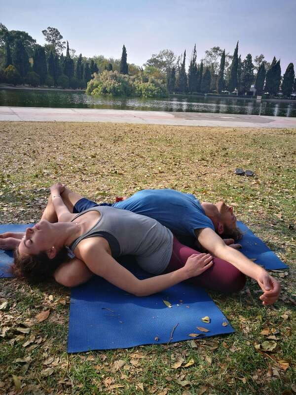 mexico-city-acroyoga-class-at-chapultepec-park