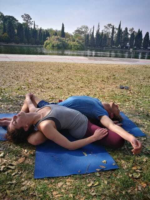 mexico-city-acroyoga-class-at-chapultepec-park