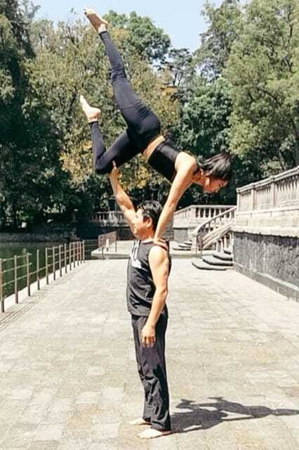 mexico-city-acroyoga-class-at-chapultepec-park