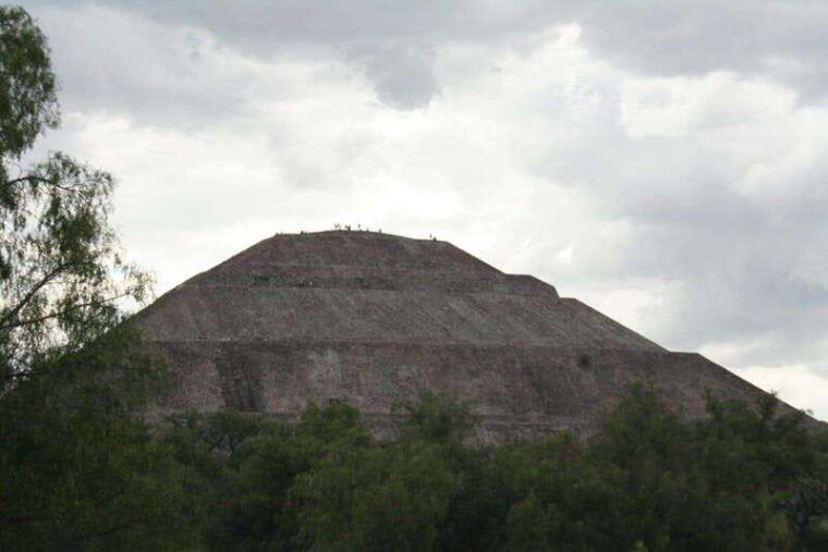 mexico-city-basilica-and-teotihuacan-pyramids-tour