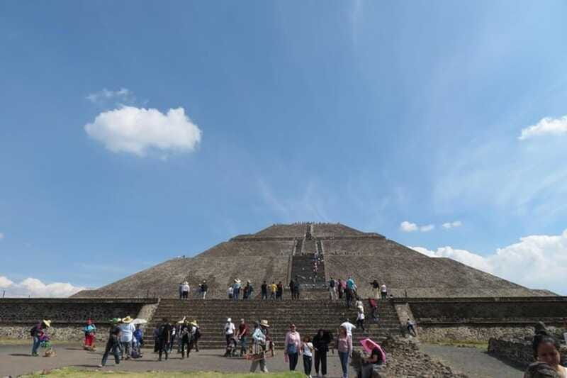 mexico-city-basilica-of-guadalupe-and-teotihuacan-pyramids