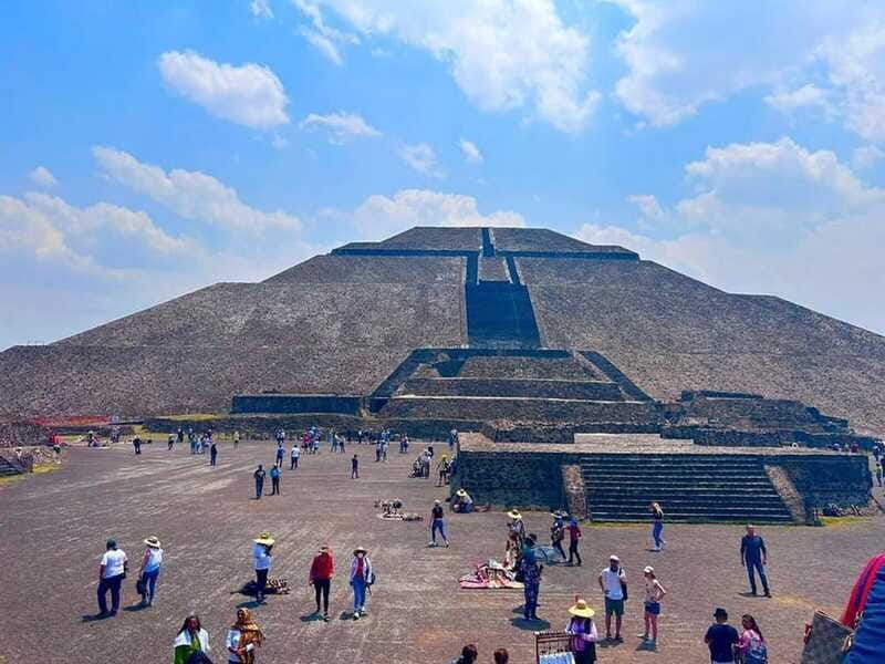 mexico-city-basilica-of-guadalupe-and-teotihuacan-pyramids