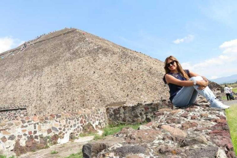 mexico-city-basilica-of-guadalupe-and-teotihuacan-pyramids