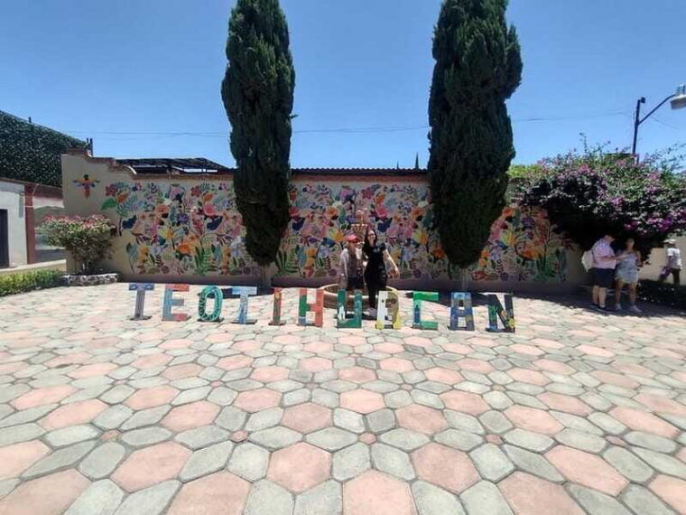 mexico-city-basilica-of-guadalupe-and-teotihuacan-pyramids