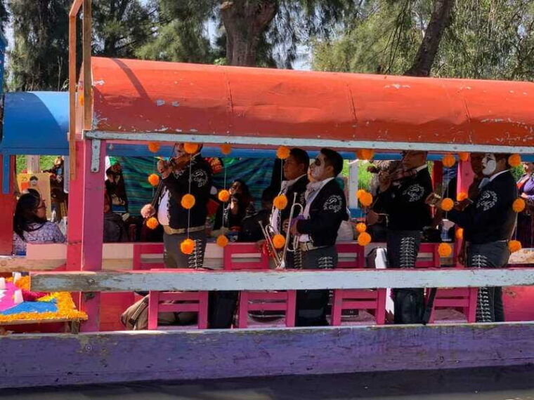 mexico-city-tour-to-xochimilco