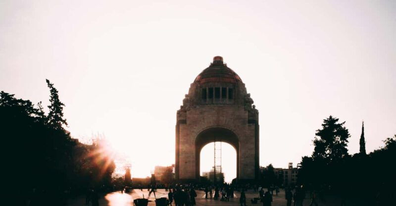 mexico-city-walking-tour-to-the-monument-to-the-revolution