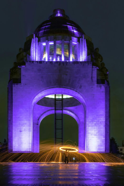 mexico-city-walking-tour-to-the-monument-to-the-revolution