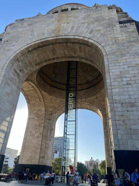 mexico-city-walking-tour-to-the-monument-to-the-revolution