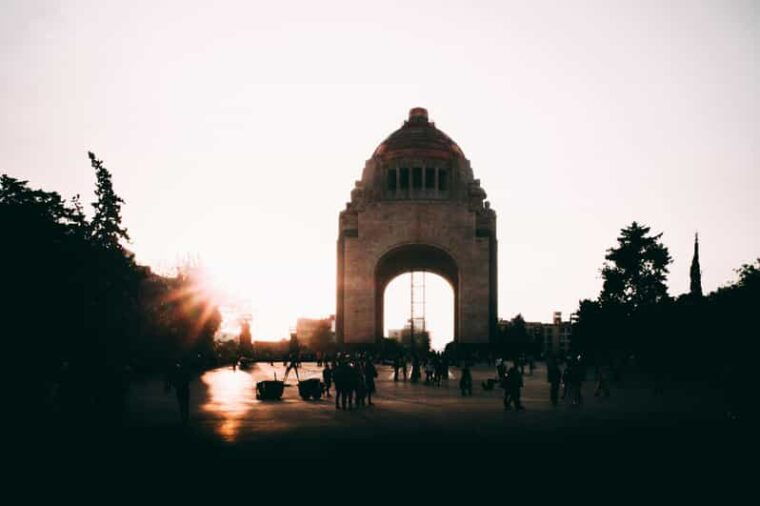 mexico-city-walking-tour-to-the-monument-to-the-revolution