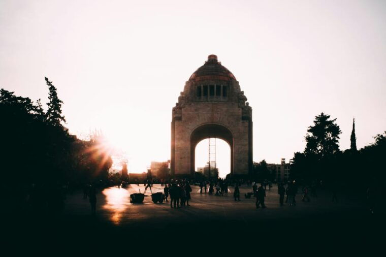 mexico-city-walking-tour-to-the-monument-to-the-revolution
