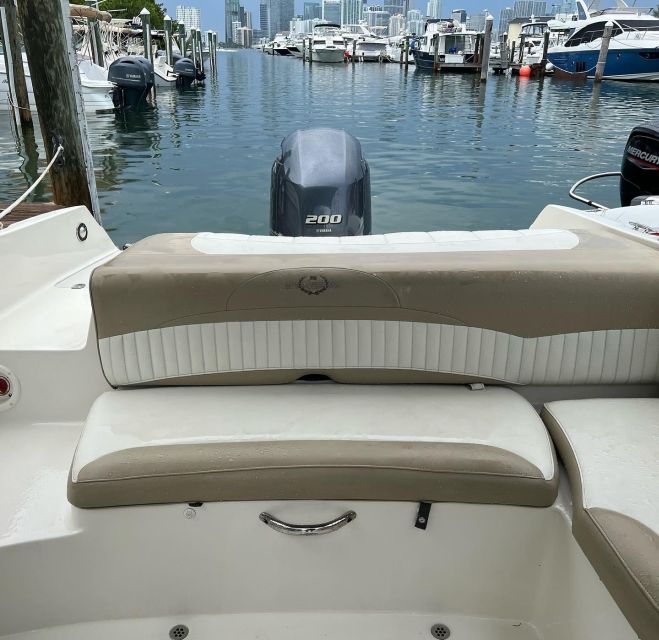 miami-24-foot-private-boat-for-up-to-8-people
