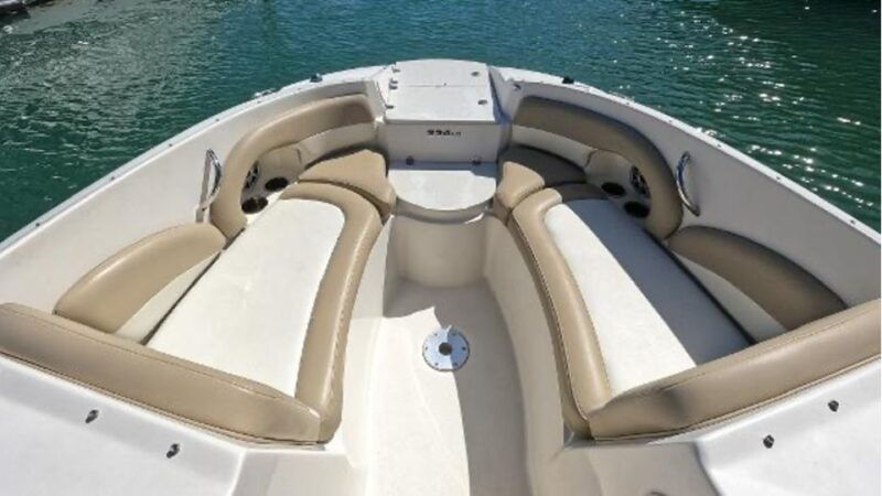 miami-24-foot-private-boat-for-up-to-8-people