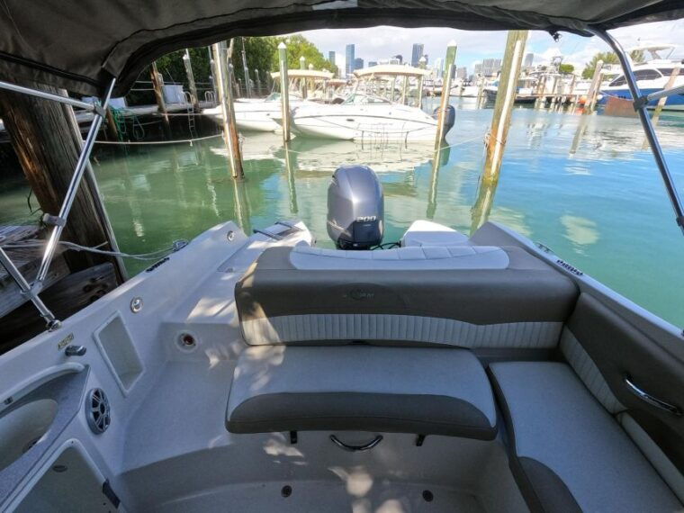miami-24-foot-private-boat-for-up-to-8-people