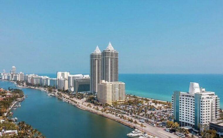 miami-50-minute-airplane-tour-beaches-islands-downtown