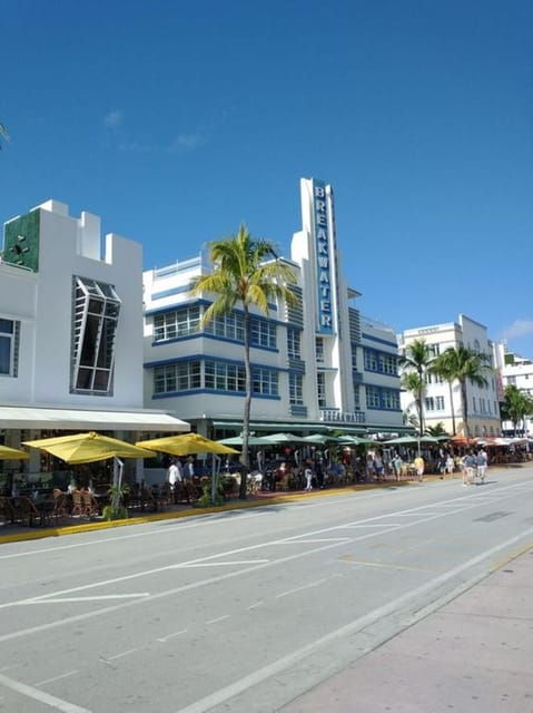 miami-art-deco-south-beach-walking-tour-with-a-guide