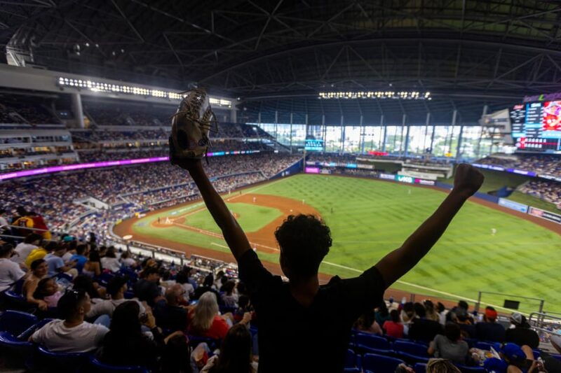 miami-baseball-game-ticket-at-loandepot-park