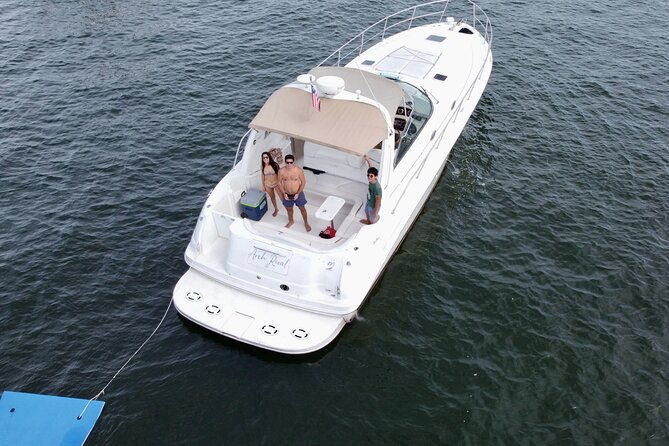 miami-beach-luxury-yacht-adventure-explore-stunning-coastline-2