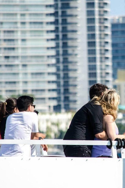 Miami: Biscayne Bay Millionaire's Homes Sightseeing Cruise - Key Points