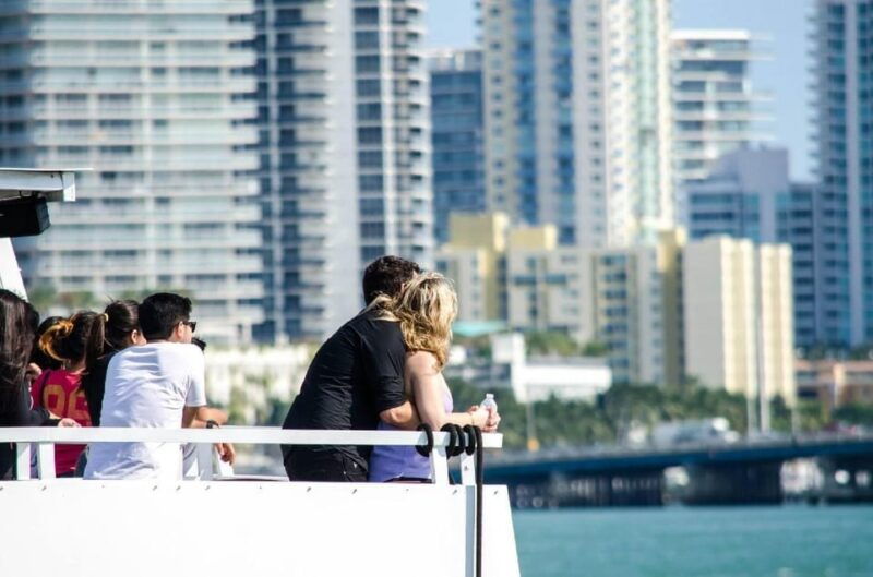 miami-biscayne-bay-millionaires-homes-sightseeing-cruise