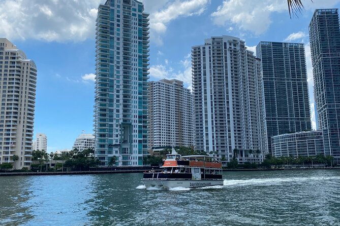 miami-biscayne-bay-star-island-sightseeing-cruisemiami-skyline