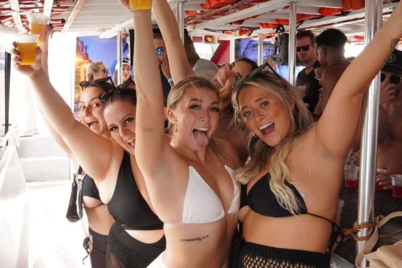 miami-boat-party-with-live-dj-unlimited-drinks-and-food