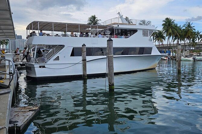 miami-boat-tour-of-celebrity-homes-miami-river-skyline-360-view