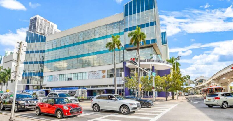 Miami: Cruise Line Lounge Access + Luggage Storage - The Basics of the Lounge Experience