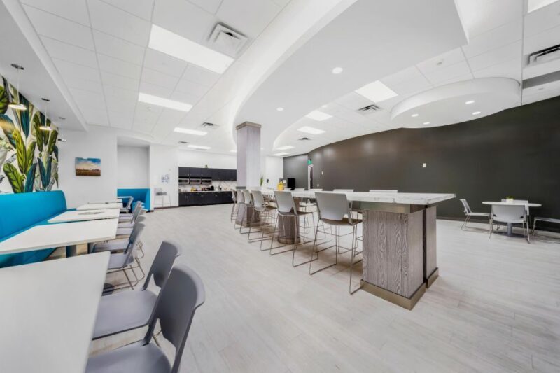 Miami: Cruise Line Lounge Access + Luggage Storage - Pros and Cons