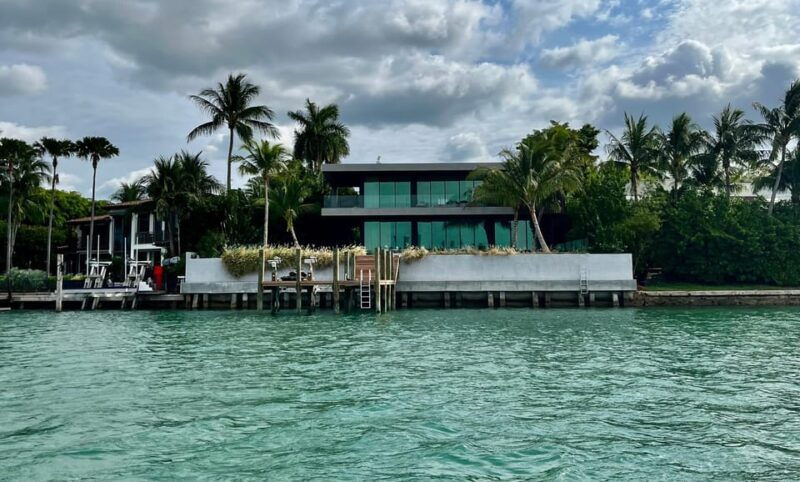 miami-millionaire-homes-boat-tour-with-mojito-bar-onboard