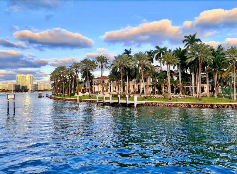 miami-millionaire-homes-boat-tour-with-mojito-bar-onboard