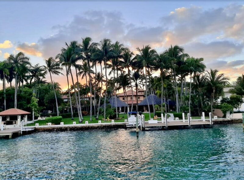 miami-millionaire-homes-boat-tour-with-mojito-bar-onboard