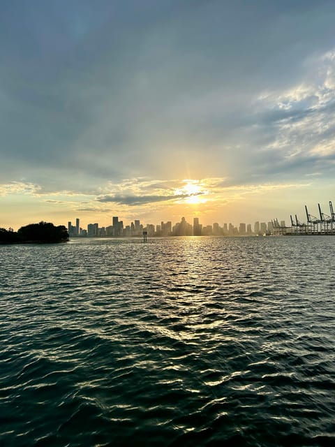 miami-millionaire-homes-boat-tour-with-mojito-bar-onboard