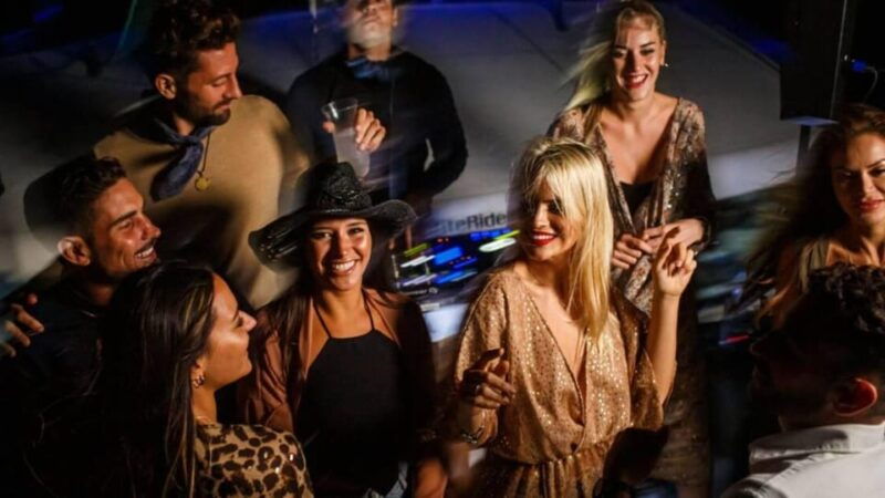 miami-night-time-yacht-or-boat-charter-for-up-to-12-guests