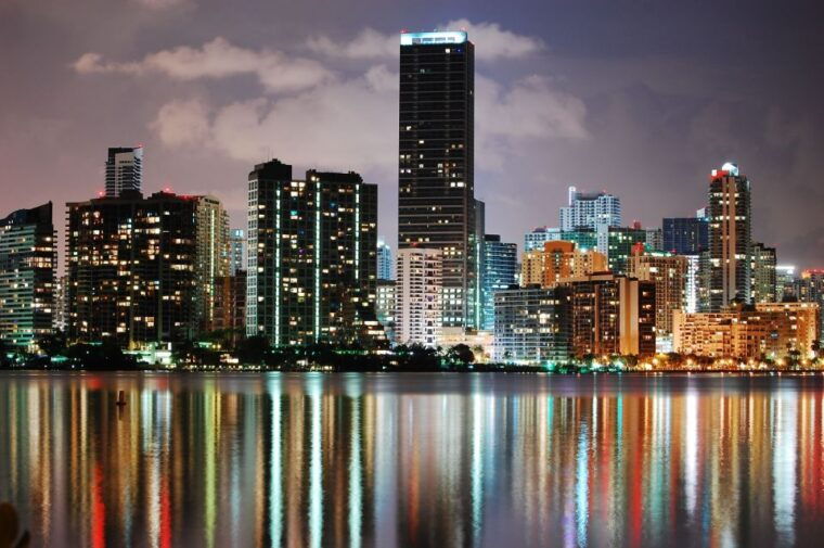 miami-open-top-bus-sightseeing-night-tour-with-live-guide
