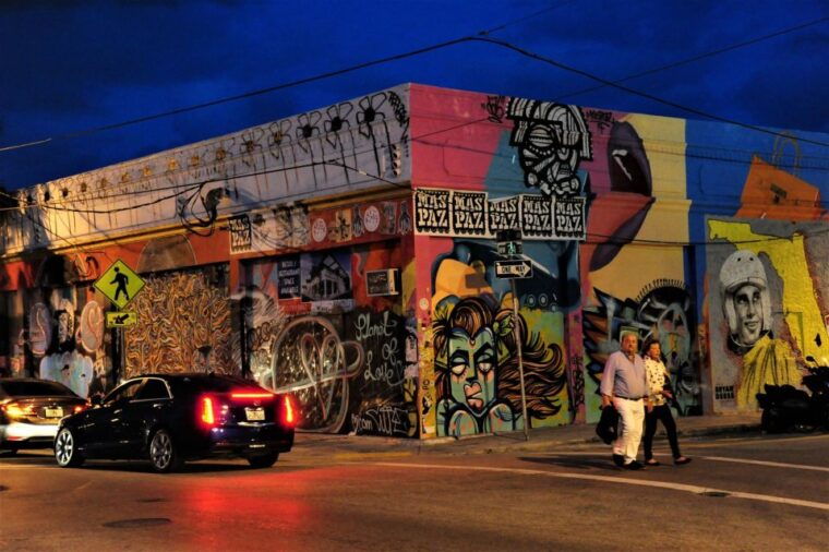 miami-open-top-bus-sightseeing-night-tour-with-live-guide