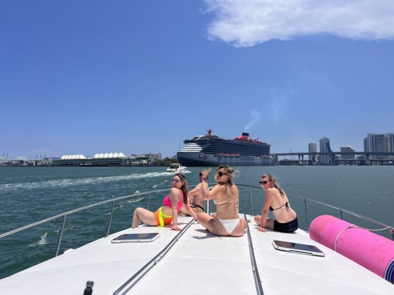 miami-private-52ft-luxury-yacht-rental-with-captain