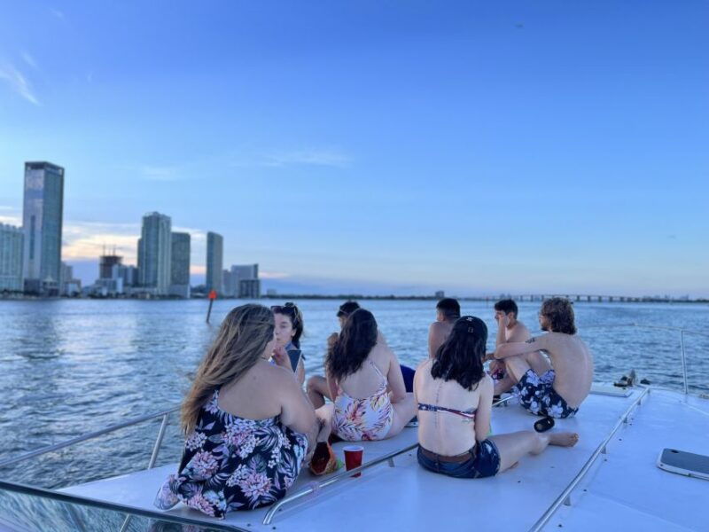 miami-private-52ft-luxury-yacht-rental-with-captain