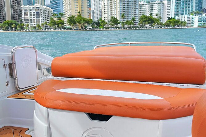 miami-private-boat-charter-with-captain-to-raccoon-island-more
