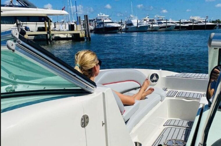 miami-private-boat-rental-with-champagne-and-captain